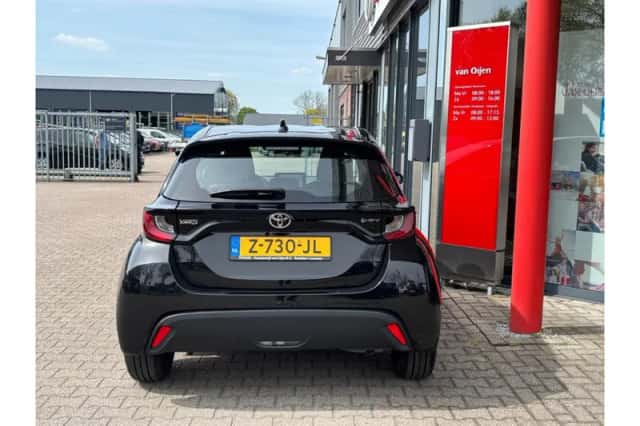 Toyota Yaris (2024) thumbnail 5