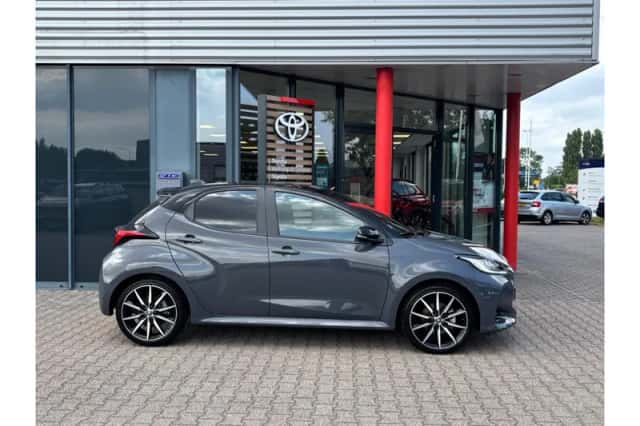 Toyota Yaris (2025) thumbnail 4