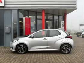 Toyota Yaris (2022) thumbnail 3