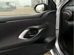 Toyota Yaris (2022) thumbnail 9