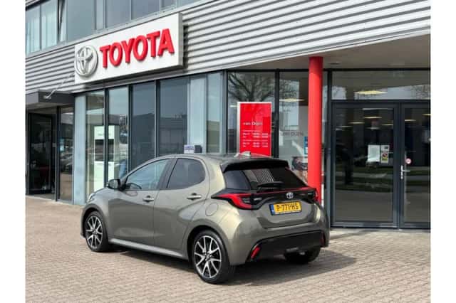 Toyota Yaris (2022) thumbnail 2