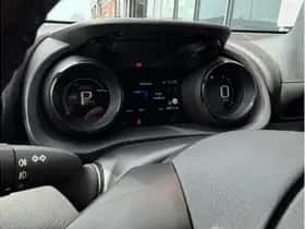 Toyota Yaris (2022) thumbnail 18
