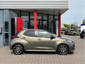 Toyota Yaris (2022) thumbnail 3