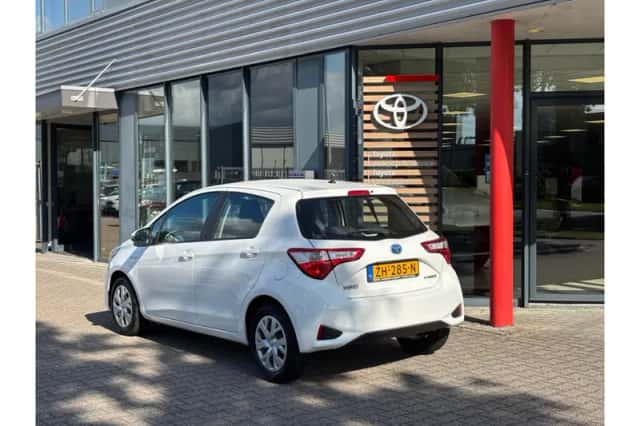 Toyota Yaris (2019) thumbnail 2