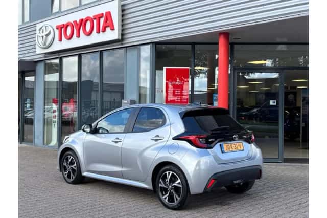 Toyota Yaris (2025) thumbnail 2