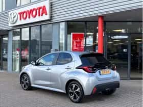 Toyota Yaris (2025) thumbnail 2