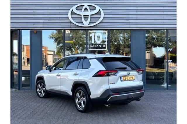 Toyota RAV4 (2019) thumbnail 2