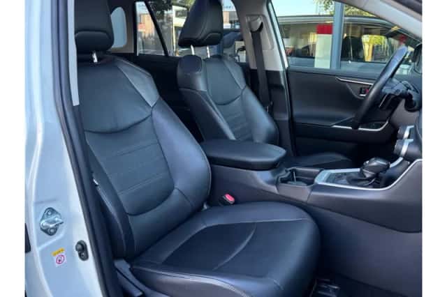 Toyota RAV4 (2019) thumbnail 5