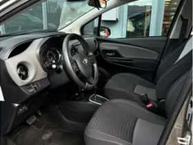 Toyota Yaris (2017) thumbnail 11