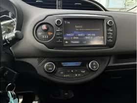 Toyota Yaris (2017) thumbnail 16
