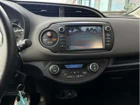 Toyota Yaris (2017) thumbnail 17