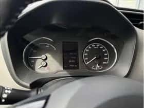 Toyota Yaris (2017) thumbnail 19