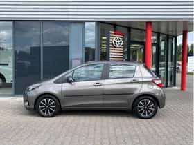 Toyota Yaris (2017) thumbnail 3