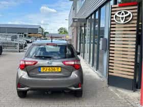 Toyota Yaris (2017) thumbnail 4