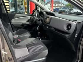 Toyota Yaris (2017) thumbnail 9