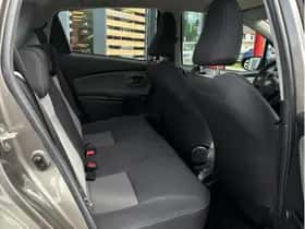 Toyota Yaris (2017) thumbnail 10