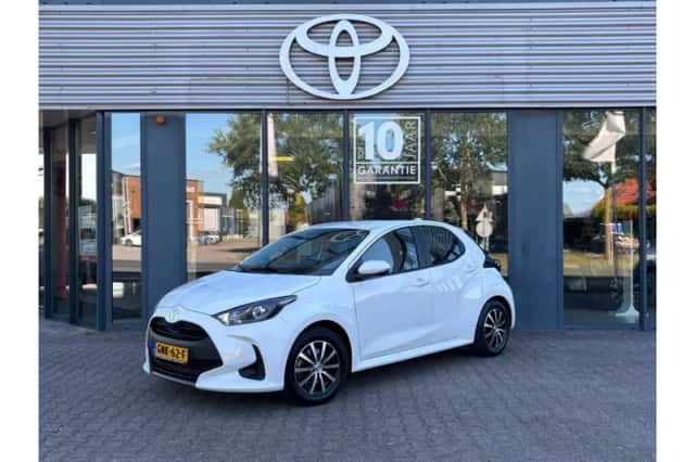 Toyota Yaris (2024) thumbnail 1