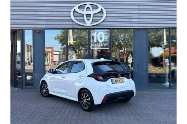 Toyota Yaris (2024) thumbnail 2