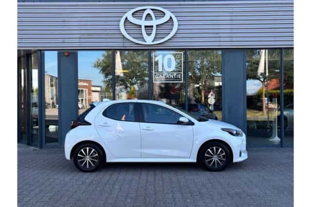 Toyota Yaris (2024) thumbnail 4