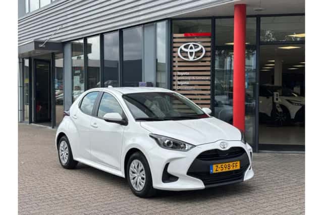 Toyota Yaris (2024) thumbnail 1