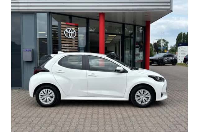Toyota Yaris (2024) thumbnail 4