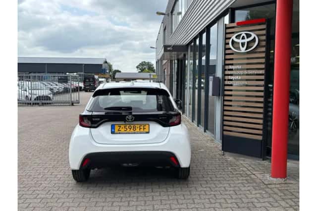 Toyota Yaris (2024) thumbnail 5