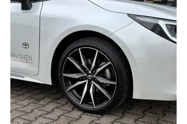 Toyota Corolla (2025) thumbnail 4