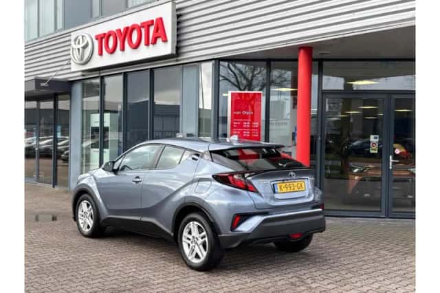 Toyota C-HR (2021) thumbnail 2
