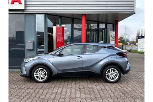 Toyota C-HR (2021) thumbnail 3