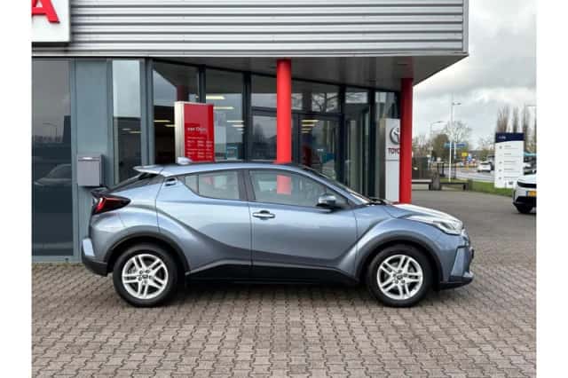 Toyota C-HR (2021) thumbnail 4