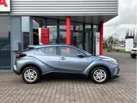 Toyota C-HR (2021) thumbnail 4
