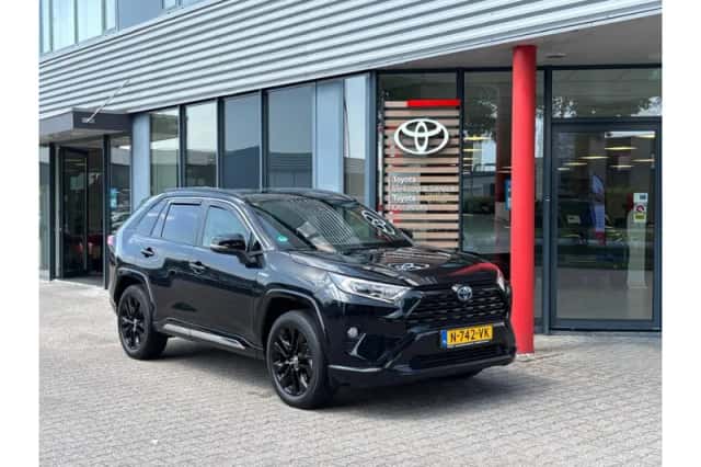 Toyota RAV4 (2022) thumbnail 1