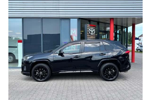 Toyota RAV4 (2022) thumbnail 3