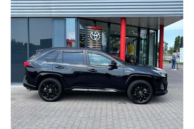Toyota RAV4 (2022) thumbnail 4