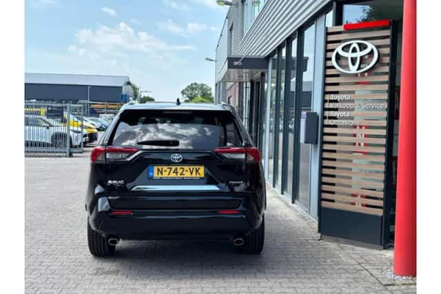 Toyota RAV4 (2022) thumbnail 5