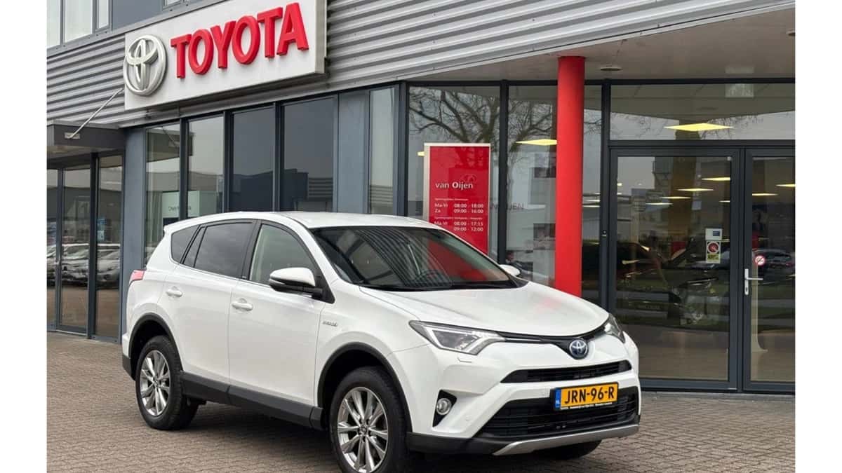 Toyota RAV4 (2017) — foto 1
