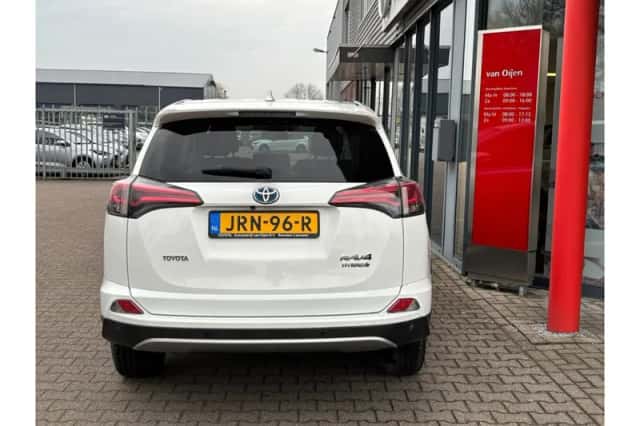 Toyota RAV4 (2017) thumbnail 3