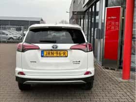 Toyota RAV4 (2017) thumbnail 3