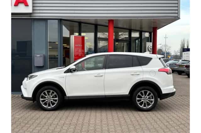 Toyota RAV4 (2017) thumbnail 4