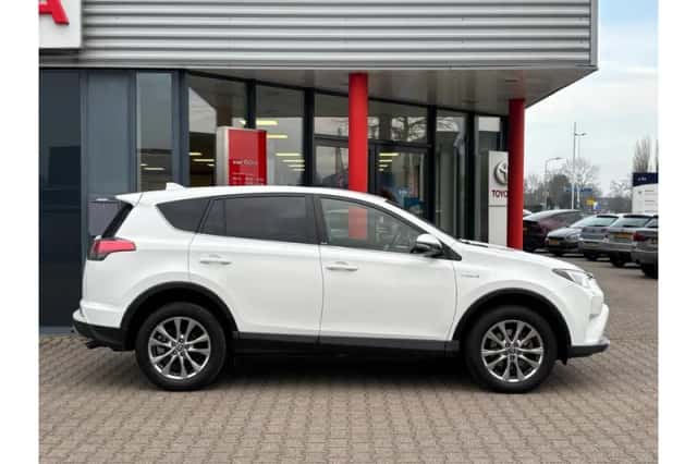 Toyota RAV4 (2017) thumbnail 5