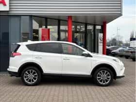 Toyota RAV4 (2017) thumbnail 5