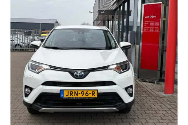 Toyota RAV4 (2017) thumbnail 6
