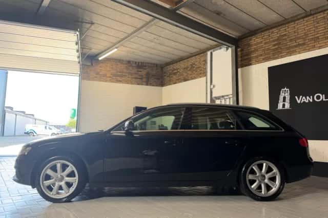 Audi A4 (2009) thumbnail 2