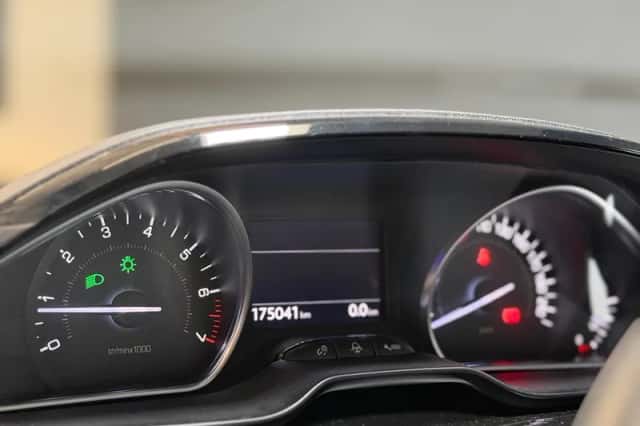 Peugeot 208 (2012) thumbnail 2