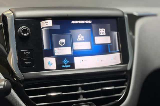 Peugeot 208 (2012) thumbnail 4