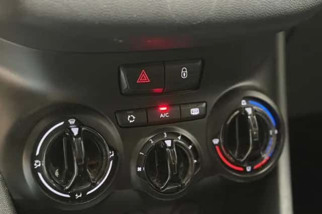 Peugeot 208 (2012) thumbnail 5