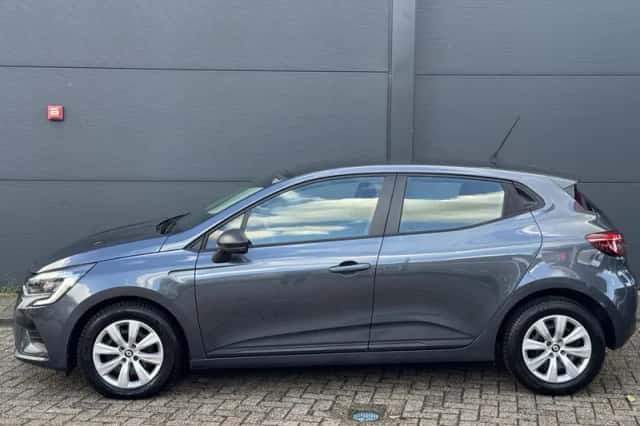 Renault Clio (2022) thumbnail 3