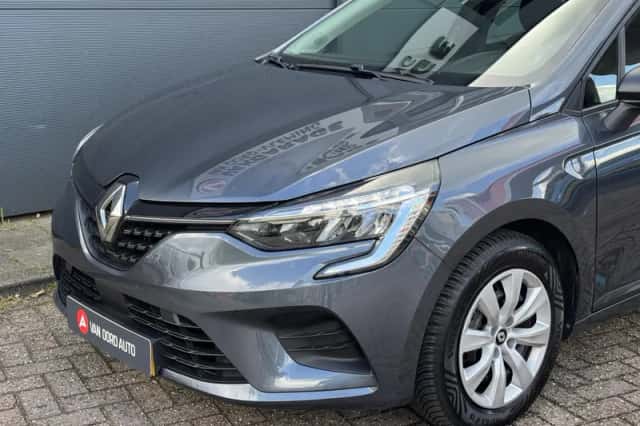Renault Clio (2022) thumbnail 4