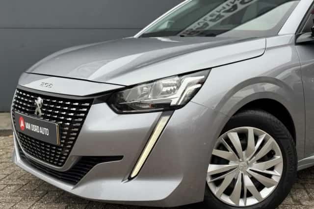 Peugeot 208 (2023) thumbnail 2