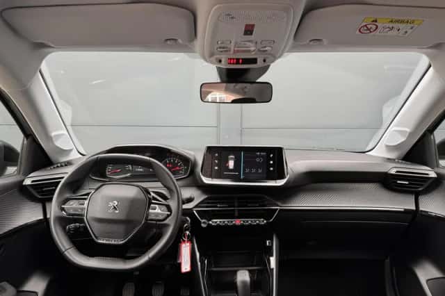 Peugeot 208 (2023) thumbnail 3
